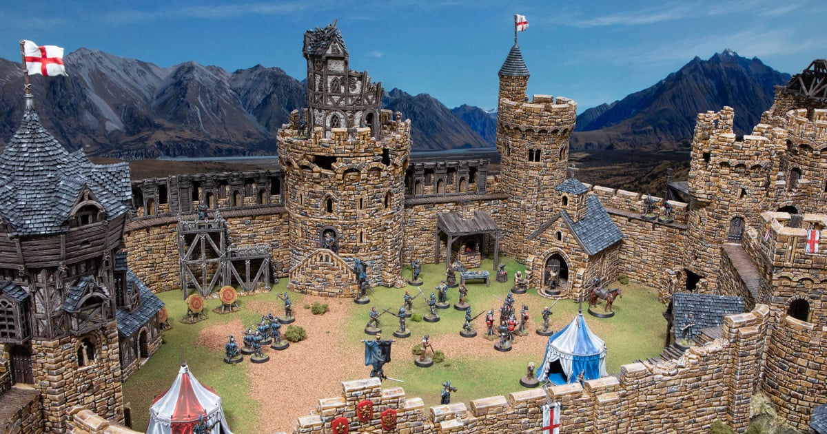 3d printed and painted ruined round keep from Throne & Ash