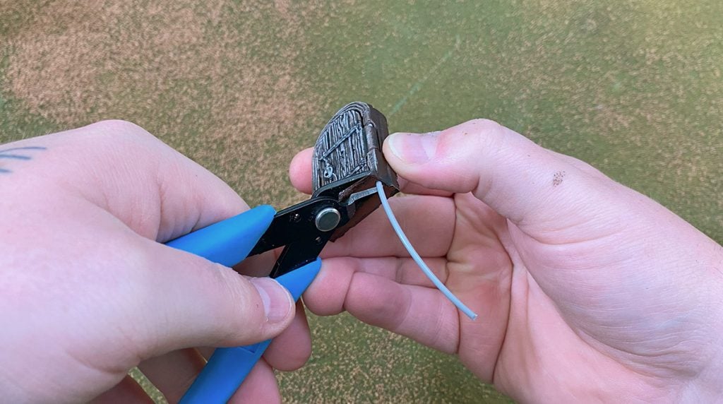 Trimming the filament in the 3d printed doorway
